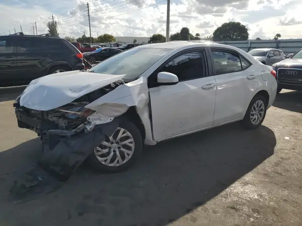 5YFBURHE2JP811954 2018 TOYOTA COROLLA - Image 1