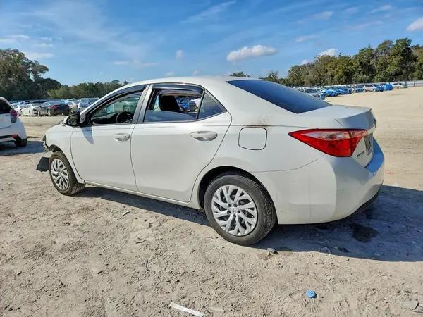 5YFBURHE2JP813039 2018 TOYOTA COROLLA - Image 2