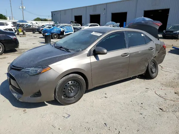 5YFBURHE2JP813297 2018 TOYOTA COROLLA - Image 1