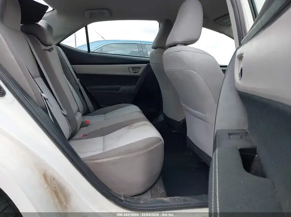 5YFBURHE2JP814272 2018 TOYOTA COROLLA - Image 8