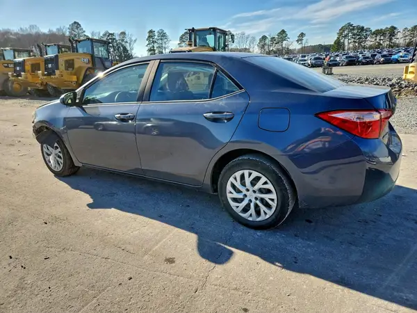 5YFBURHE2JP814479 2018 TOYOTA COROLLA - Image 2