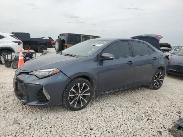 5YFBURHE2JP815177 2018 TOYOTA COROLLA - Image 1
