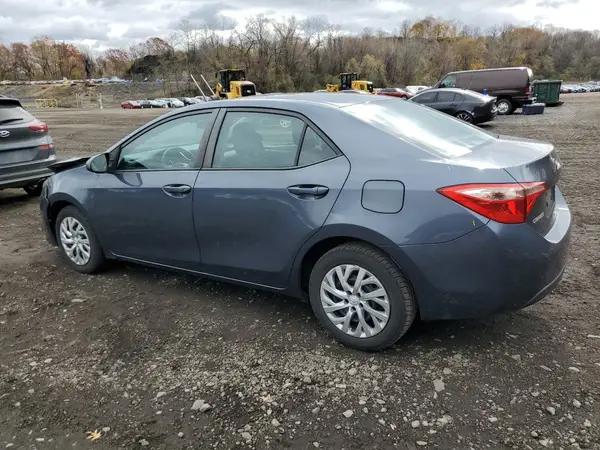 5YFBURHE2JP815549 2018 TOYOTA COROLLA - Image 2