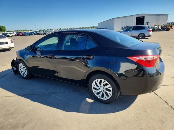 5YFBURHE2JP817012 2018 TOYOTA COROLLA - Image 2