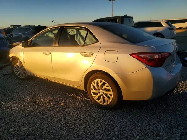 5YFBURHE2JP817852 2018 TOYOTA COROLLA - Image 2