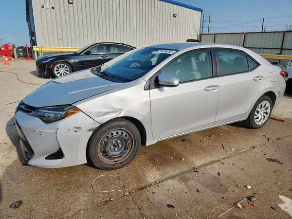 5YFBURHE2JP818032 2018 TOYOTA COROLLA - Image 1