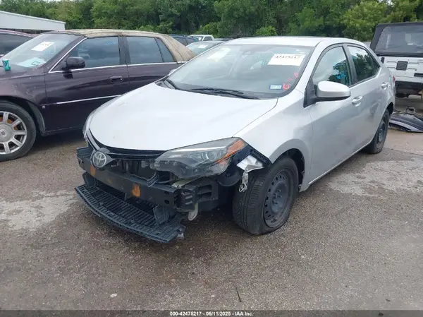5YFBURHE2JP818208 2018 TOYOTA COROLLA - Image 2