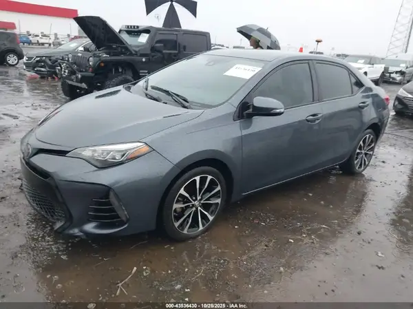 5YFBURHE2JP818337 2018 TOYOTA COROLLA - Image 2