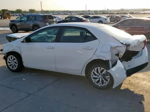 5YFBURHE2JP818497 2018 TOYOTA COROLLA - Image 2