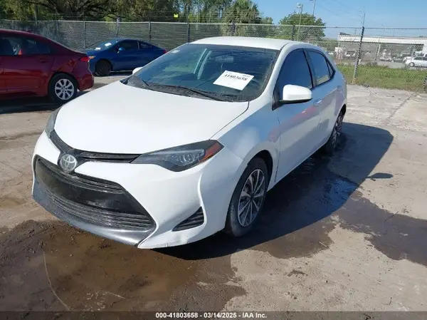 5YFBURHE2JP818824 2018 TOYOTA COROLLA - Image 2