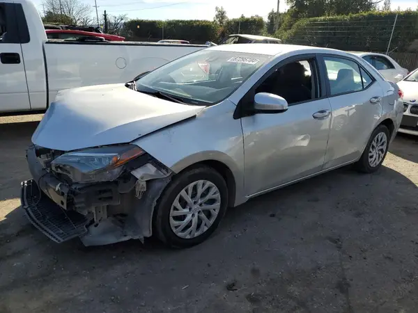 5YFBURHE2JP819388 2018 TOYOTA COROLLA - Image 1