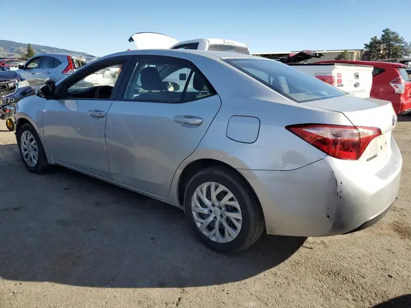 5YFBURHE2JP819388 2018 TOYOTA COROLLA - Image 2