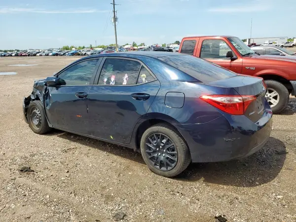 5YFBURHE2JP820833 2018 TOYOTA COROLLA - Image 2