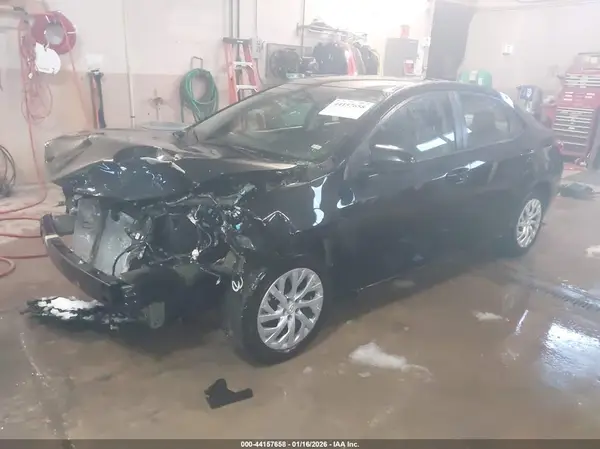 5YFBURHE2JP822551 2018 TOYOTA COROLLA - Image 2