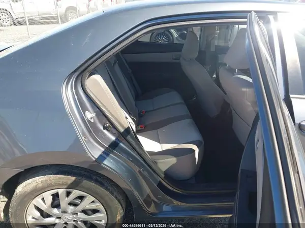 5YFBURHE2JP822873 2018 TOYOTA COROLLA - Image 8