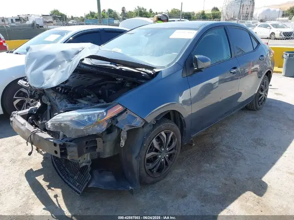 5YFBURHE2JP826065 2018 TOYOTA COROLLA - Image 2