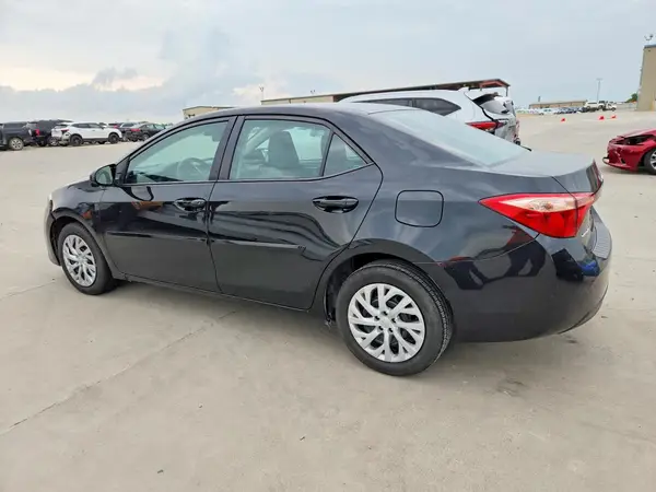 5YFBURHE2JP826194 2018 TOYOTA COROLLA - Image 2