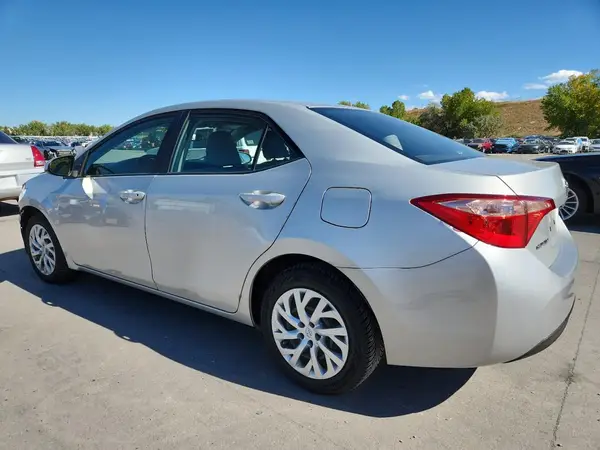 5YFBURHE2JP826616 2018 TOYOTA COROLLA - Image 2