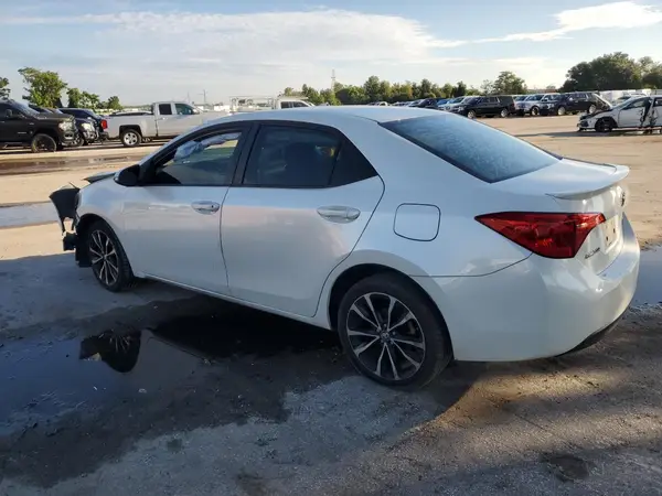 5YFBURHE2JP827331 2018 TOYOTA COROLLA - Image 2