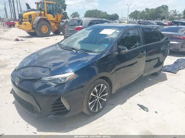 5YFBURHE2JP827989 2018 TOYOTA COROLLA - Image 2
