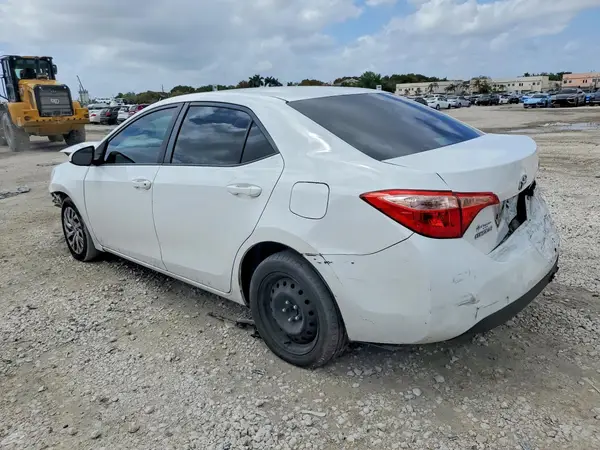 5YFBURHE2JP828060 2018 TOYOTA COROLLA - Image 2