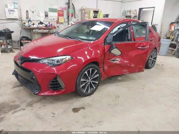 5YFBURHE2JP828155 2018 TOYOTA COROLLA - Image 2