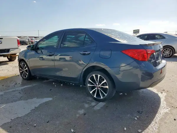 5YFBURHE2JP829161 2018 TOYOTA COROLLA - Image 2