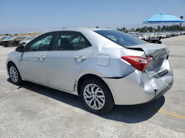5YFBURHE2JP829922 2018 TOYOTA COROLLA - Image 2