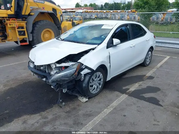 5YFBURHE2JP830200 2018 TOYOTA COROLLA - Image 2