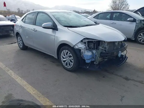 5YFBURHE2JP831394 2018 TOYOTA COROLLA - Image 1
