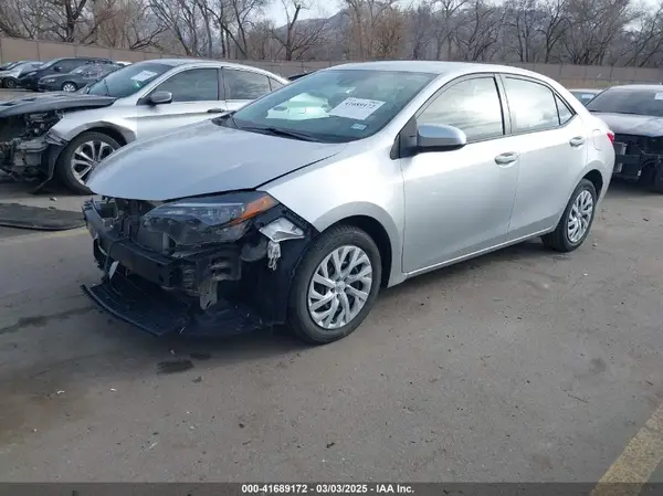 5YFBURHE2JP831394 2018 TOYOTA COROLLA - Image 2