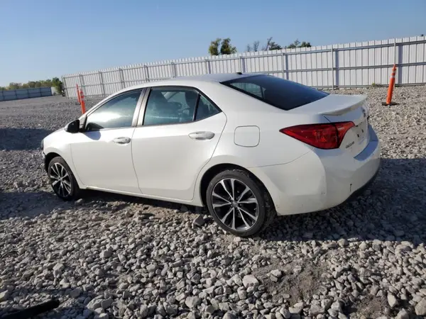 5YFBURHE2JP831458 2018 TOYOTA COROLLA - Image 2