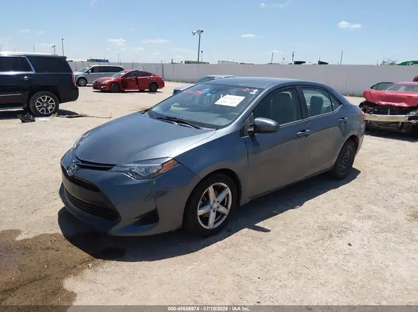 5YFBURHE2JP831492 2018 TOYOTA COROLLA - Image 2