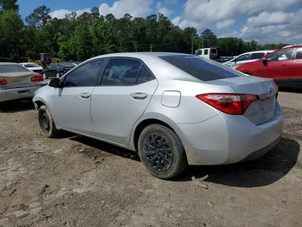 5YFBURHE2JP833100 2018 TOYOTA COROLLA - Image 2