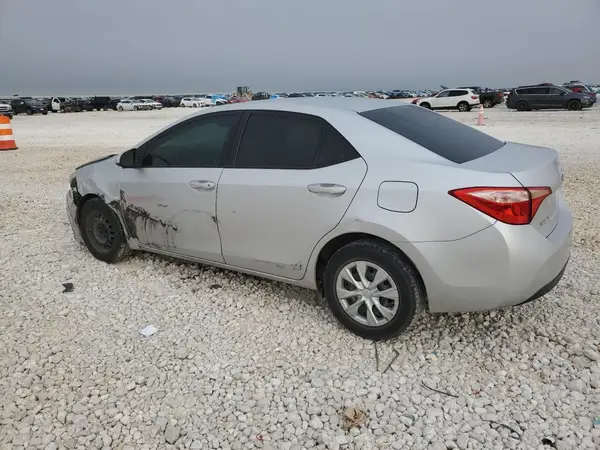 5YFBURHE2JP836868 2018 TOYOTA COROLLA - Image 2