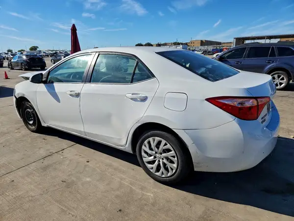 5YFBURHE2JP838247 2018 TOYOTA COROLLA - Image 2