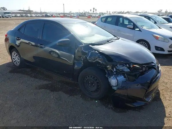 5YFBURHE2JP838927 2018 TOYOTA COROLLA - Image 1