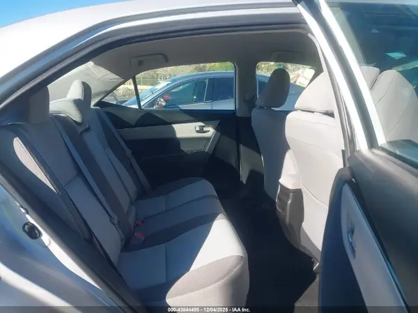 5YFBURHE2JP840192 2018 TOYOTA COROLLA - Image 8