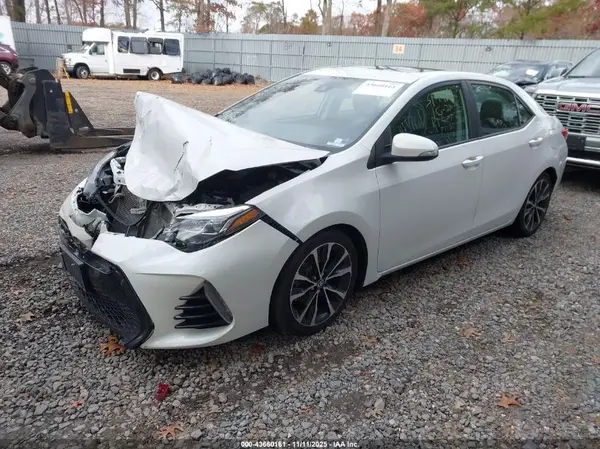 5YFBURHE2JP840242 2018 TOYOTA COROLLA - Image 2