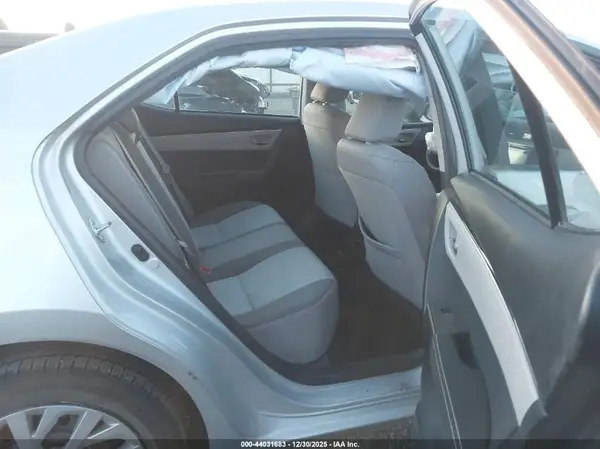 5YFBURHE2JP840645 2018 TOYOTA COROLLA - Image 8