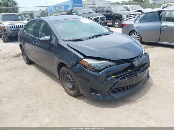 5YFBURHE2JP841049 2018 TOYOTA COROLLA - Image 1