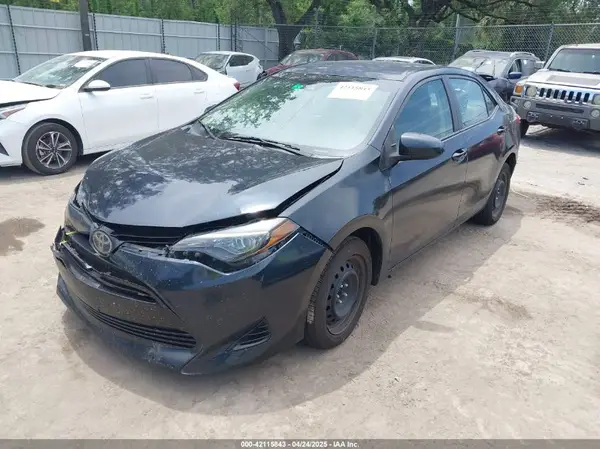 5YFBURHE2JP841049 2018 TOYOTA COROLLA - Image 2