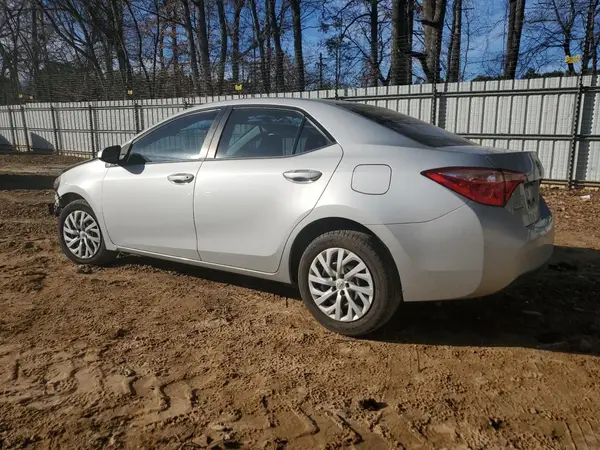 5YFBURHE2JP841679 2018 TOYOTA COROLLA - Image 2