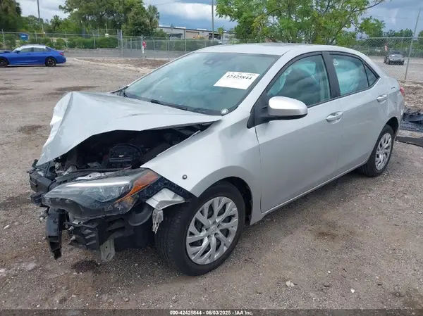 5YFBURHE2JP841858 2018 TOYOTA COROLLA - Image 2
