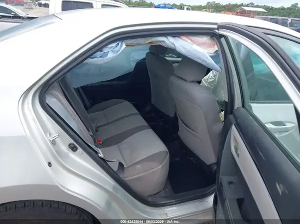 5YFBURHE2JP841858 2018 TOYOTA COROLLA - Image 8