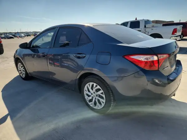 5YFBURHE2JP845148 2018 TOYOTA COROLLA - Image 2