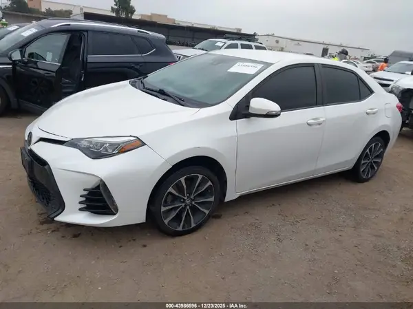 5YFBURHE2JP845859 2018 TOYOTA COROLLA - Image 2