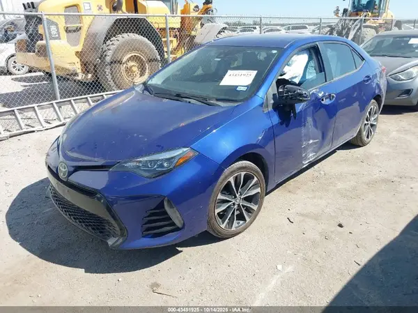 5YFBURHE2JP846039 2018 TOYOTA COROLLA - Image 2