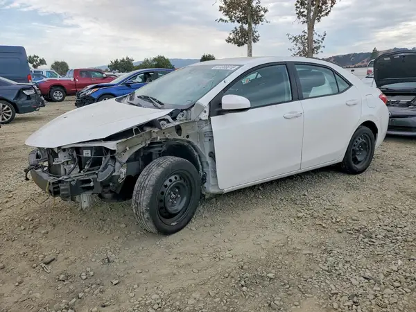 5YFBURHE2JP847661 2018 TOYOTA COROLLA - Image 1
