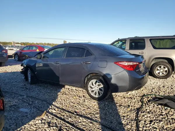 5YFBURHE2JP847871 2018 TOYOTA COROLLA - Image 2